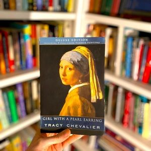 📚 Girl With a Pearl Earring by Tracy Chevalier